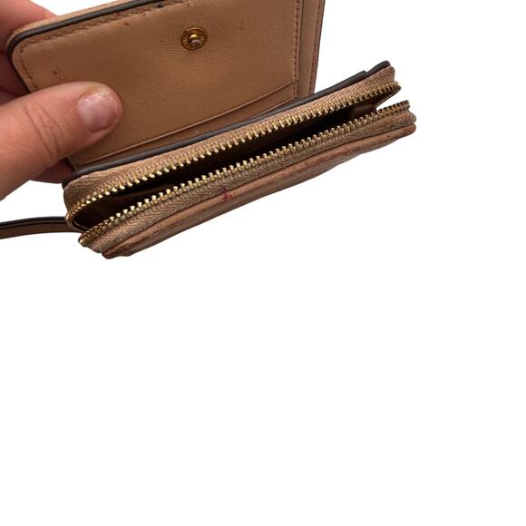 Tory Burch Kira Chevron Bi-Fold Bi-Fold Wallet - Picture 6 of 8